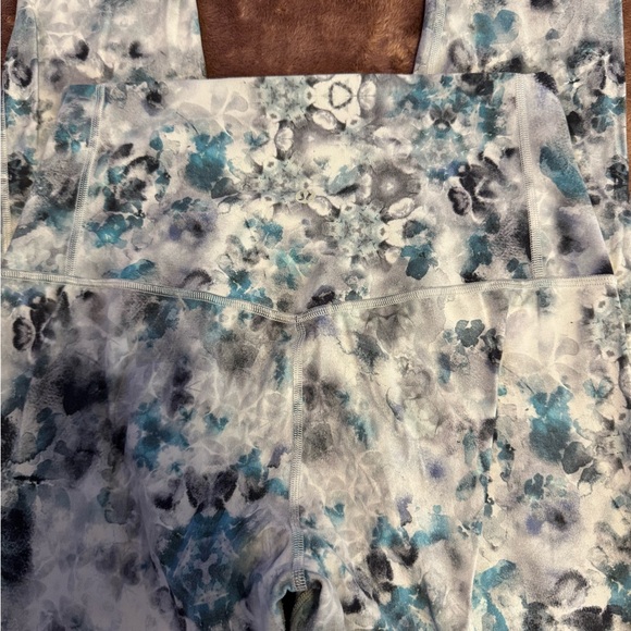 lululemon athletica Blue and Gray Patterned Leggings - Picture 3 of 4